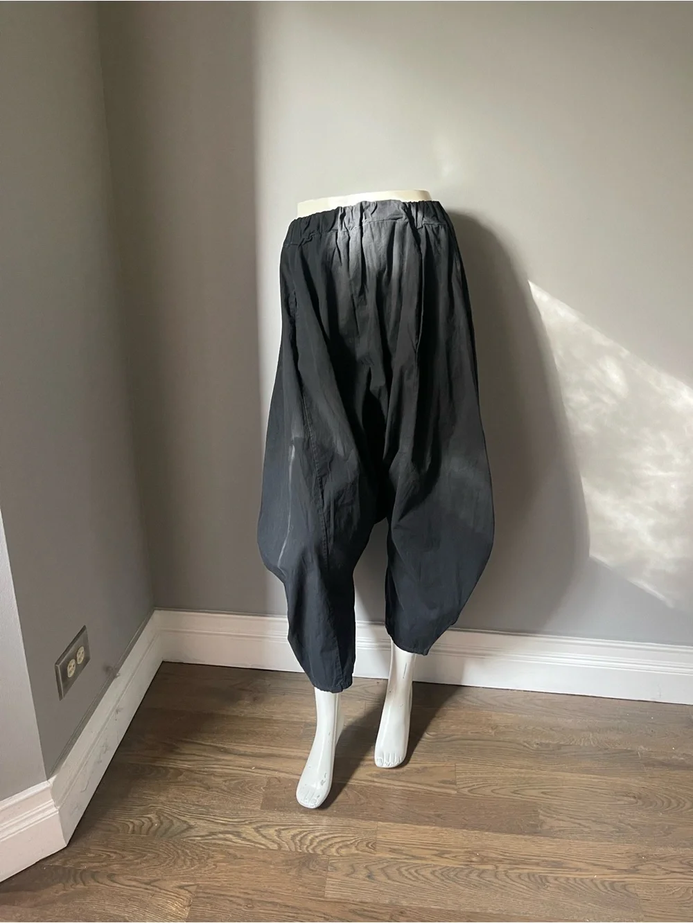 Guides Made in Italy Women’s Parachute Pants - Picture 6 of 6